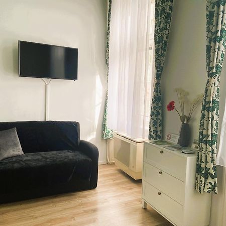 Silentium City Apartman Sarvar Luaran gambar