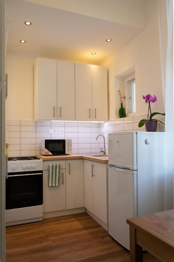 Silentium City Apartman Sarvar Luaran gambar